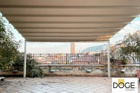 Pergola a impacchettamento da attico Venezia Mestre